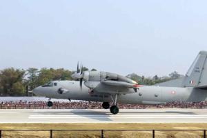 Air Force: असम में एयरफोर्स को मिली नई इमरजेंसी लैंडिंग फैसेलिटी, पीएम मोदी के सी-130 जे एयरक्राफ्ट के उतरते ही एयर स्ट्रिप हुई सक्रिय