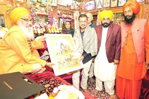 Mahashivratri: अरविंद केजरीवाल व सीएम मान ने श्री रणकेश्वर महादेव मंदिर में पूजा-अर्चना की