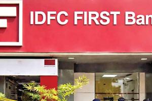 IDFC First Bank: आईडीएफसी फर्स्ट बैंक में 590 करोड़ रुपए का घोटाला, चार कर्मचारी सस्पैंड