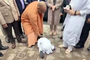Yogi Adityanath Japan Visit: जापान में बच्चे की भारतीय संस्कृति देखकर गदगद हुए सीएम योगी आदित्यनाथ