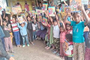 समस्तीपुर में सेवा की मिसाल – साध संगत द्वारा 50 बच्चों को कॉपी-पेन वितरण