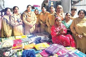 Welfare Works: बरवाला में साध संगत ने दो बेटियों की शादी में कपड़े व बर्तन देकर निभाई मानवता