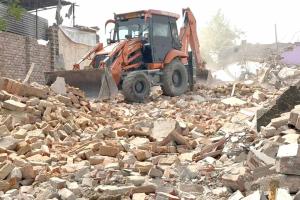 Bulldozer Action: बठिंडा प्रशासन ने गैरकानूनी निर्माण पर चला बुलडोजर, आरोपी पर दर्ज हैं गंभीर मामले