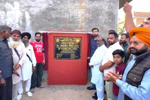 Mission Viksit Bathinda: मिशन विकसित बठिंडा के तहत मेयर पदमजीत सिंह ने सामुदायिक केंद्र का नींव पत्थर रखा