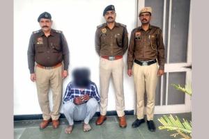 8 घंटे में हत्यारोपी गिरफ्तार: कुल्हाड़ी से पत्नी की हत्या कर श्मशान में छिपा था आरोपी