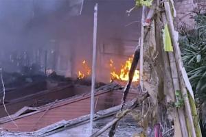 दिल्ली के नेचर बाजार में भीषण आग का तांडव, 50 से ज्यादा दुकानें जलकर ख़ाक