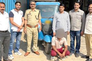 Gas Cylinder: गुरुग्राम के मारुति कुंज में अवैध सिलेंडर से भरा टैंपो पकड़ा, 20 सिलेंडर जब्त