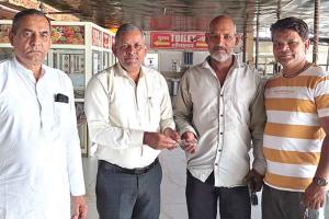 गलती से अकाउंट में आये 45 हजार रुपये हिसार के डेरा सेवादार ने असली मालिक को लौटाए