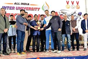 Kaithal News: ताइक्वांडो प्रतियोगिता में तेज पटेल व तविशा ने स्वर्ण पदक जीतकर विश्वविद्यालय का गौरव बढ़ाया