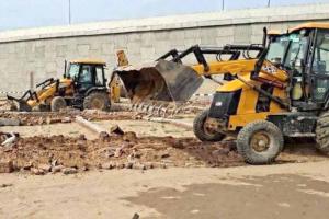 Bulldozer Action: कैराना में तीन अनाधिकृत कॉलोनियों पर चला एमडीए का बुलडोजर
