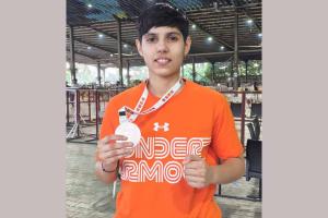 Boxing Competition: ऑल इंडिया विमेंस यूनिवर्सिटी बॉक्सिंग में लिटल एंजल्स की विशु राठी ने जीता रजत पदक