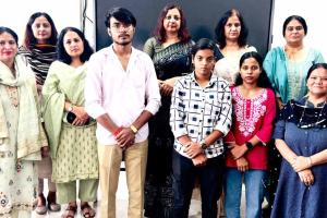 अंजलि ने लिखा सबसे अच्छा निबंध