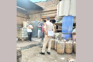 सैदपुर की फैक्ट्री में छापा मारकर 28 अवैध कमर्शियल गैस सिलेंडर किए बरामद