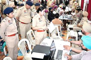 Khanna Police: खन्ना पुलिस ने लगाया समाधान कैंप, मौके पर ही शिकायतों का किया निपटारा