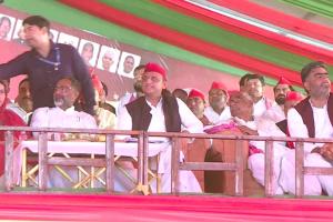 Akhilesh Yadav: अखिलेश यादव की जनसभा बनी चर्चा का विषय