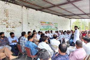 खदरी क्षेत्र में लीगना प्लाई फैक्ट्री के धुएं से ग्रामीण परेशान, 20 गांवों ने की कार्रवाई की मांग