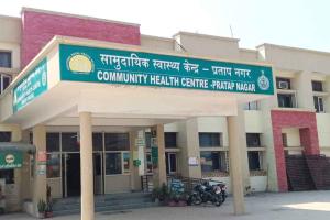 सरकारी अस्पतालों में स्वास्थ्य कर्मियों की कमी पड़ रही लोगों के स्वास्थ्य पर भारी