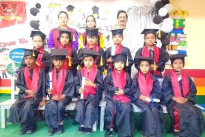 Ramraj News: दशमेश पब्लिक स्कूल में नन्हे बच्चों का ग्रेजुएशन सेरेमनी धूमधाम से आयोजित