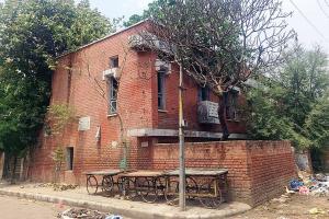 संगरूर के खंडहर बने क्वार्टर नशेड़ियों की पनाहगाह