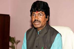 Jharkhand Congress: झारखंड कांग्रेस ने पूर्व मंत्री योगेंद्र साव को पार्टी से निकाला