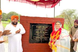 विधायक नरिंदर भराज ने दो पार्कों का किया उद्घाटन