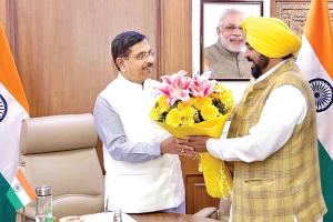 प्रह्लाद जोशी से मिले भगवंत मान, फसल के नुकसान के लिए केन्द्रीय टीम भेजने की मांग 