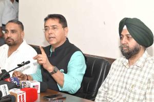 मुख्यमंत्री रोशन पंजाब योजना’ के तहत पंजाब के 13,000 गांवों को सोलर एल.ई.डी लाइटों से किया जाएगा रोशन: अमन अरोड़ा