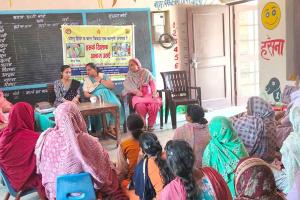 बाल संरक्षण अधिकारी व सुपरवाइजर ने महिलाओं और बच्चों को किया जागरूक, सुरक्षा संबंधी दी अहम जानकारियां
