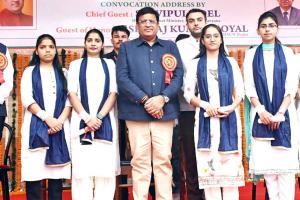 झज्जर के अग्रसैन कॉलेज के दिक्षांत समारोह में पहुंचे कैबिनेट मंत्रीे विपुल गोयल