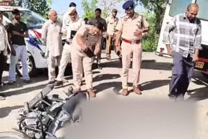 Road Accident: स्कूल बस और मोटरसाइकिल की टक्कर में दो भाइयों की मौत