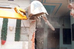 Punjab Bulldozer Action: मोगा पुलिस का सख्त एक्शन, तीन ड्रग तस्करों के अवैध निर्माण पर चला बुलडोजर