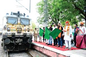 Tirth Yatra Yojana: वरिष्ठ नागरिक तीर्थ यात्रा योजना-2025 की आखिरी ट्रेन हुई रवाना