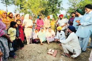 विधायक भराज ने गांव फतेहगढ़ छन्ना में आधुनिक लाइब्रेरी का नींव पत्थर रखा
