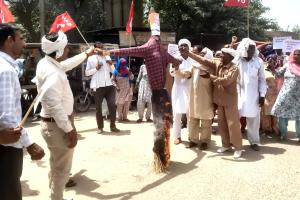ग्रामीण सफाई कर्मचारियों की अनिश्चितकालीन हड़ताल सातवें दिन भी जारी 