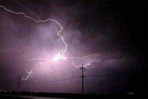 Lightning Strikes: बारिश-आंधी व आकाशीय बिजली का कहर, 4 परिवारों में मातम 