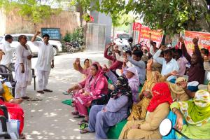 ग्रामीण सफाई कर्मियों की हड़ताल सातवें दिन भी जारी