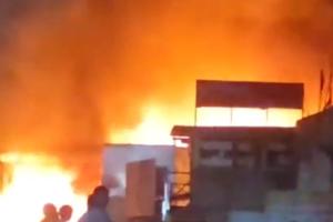 Noida Fire News: शाहबेरी फर्नीचर मार्केट में भीषण आग, 8 दुकानें जलकर राख