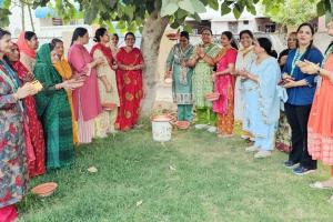 भीषण गर्मी में पक्षियों के लिए चलाया परिंडा अभियान 