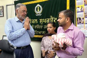 Mukhyamantri Swasthya Yojana: नवजात शिशु की डॉक्टरों ने असाधारण सर्जरी कर बचाई ‘अनमोल जिंदगी’