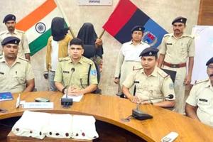 ज्वेलरी शॉप लूटकांड में जमीन के नीचे छिपे मिले लाखों के गहने, दामाद सहित महिला गिरफ्तार