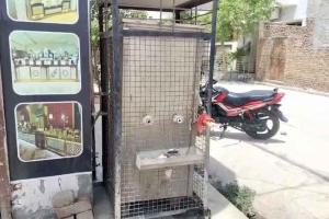 Filling Water Dispute: वाटर कूलर से पानी भरने को लेकर विवाद,  घर में घुसकर हमला व तोड़फोड़ 
