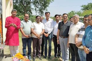 राहगीरों की प्यास बुझाने के लिए इस ट्रस्ट ने लगाया बिजली बोर्ड परिसर में वाटर कूलर