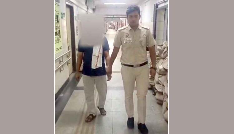 चावड़ी बाजार में दुकान से 3.85 लाख की चोरी, पुलिस ने दुकान के ही कर्मचारी को किया काबू