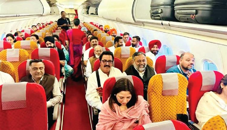 Halwara International Airport: हलवारा अंतरराष्ट्रीय हवाई अड्डे से एयर इंडिया के विमान ने भरी पहली उड़ान