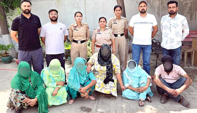 Gold Fraud News: नकली सोने के गहने बेचने वाले गिरोह का भंडाफोड़, 6 आरोपी गिरफ्तार