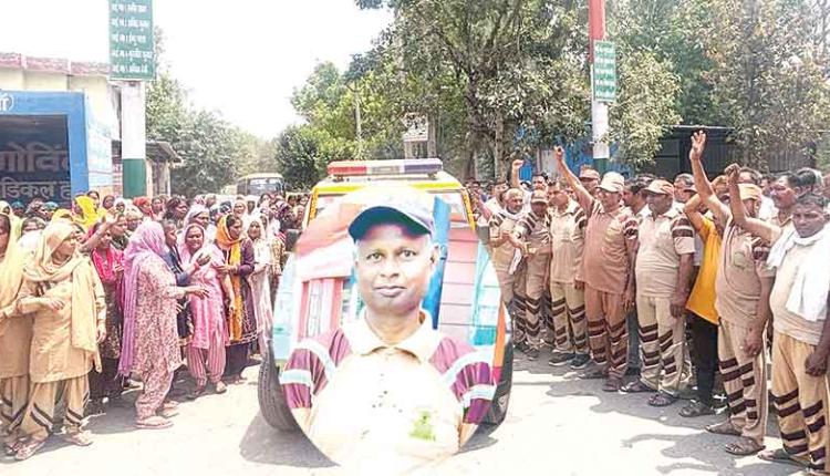 धर्मक्षेत्र-कुरुक्षेत्र के खानपुर कोलियां के शरीरदानी रघुबीर सिंह इन्सां को सेवादारों ने मानव श्रृंखला बनाकर दी अंतिम विदाई
