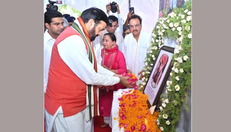 पूर्व विधायक चौधरी सहीराम को श्रद्धांजलि देने सकताखेड़ा पहुंचे सीएम नायब सैनी