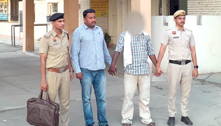 बैंक से पीछा कर महिला से छीने एक लाख रुपये, पुलिस ने एक घंटे में आरोपी दबोचा