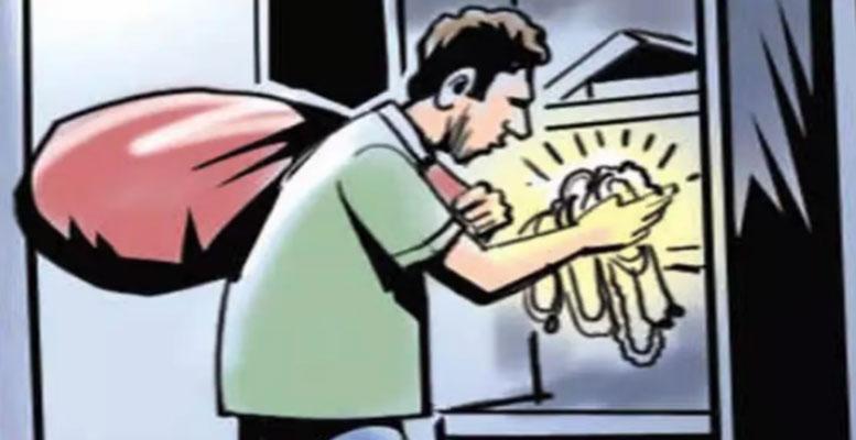 मकान के ताले तोड़कर लाखों की नकदी व जेवरात चोरी