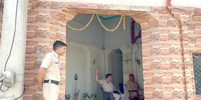 Durga Mata Temple: हांसी में दुर्गा माता मंदिर में चोरी, ताला तोड़ दानपात्र व इनवर्टर-बैटरी ले गए चोर; लोगों में रोष